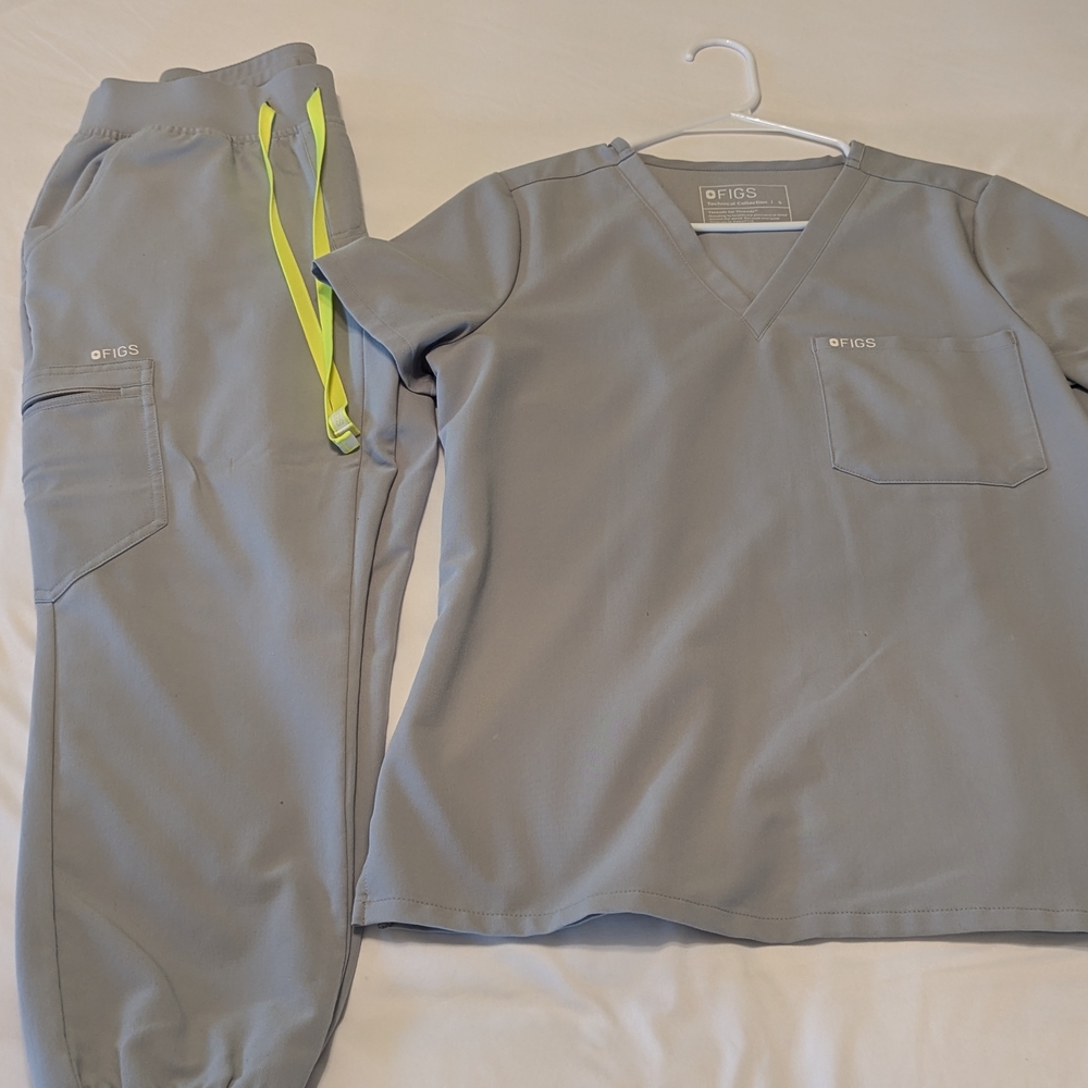 🩶💚FIGS "Silver Arrows" Scrub Set with Neon Drawstring🩶💚